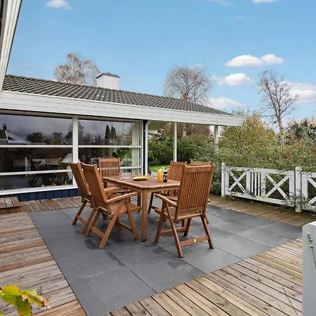 3 Bedroom Amazing In Holiday home Stubbekobing
