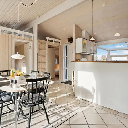 3 Bedroom Amazing In Holiday home Stubbekobing