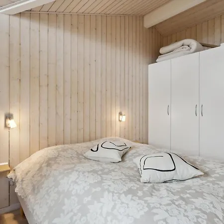 3 Bedroom Amazing In Stubbekøbing