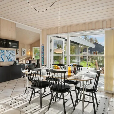 3 Bedroom Amazing In 펜션 Stubbekøbing