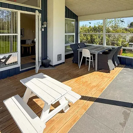 3 Bedroom Amazing In בית נופש Stubbekøbing