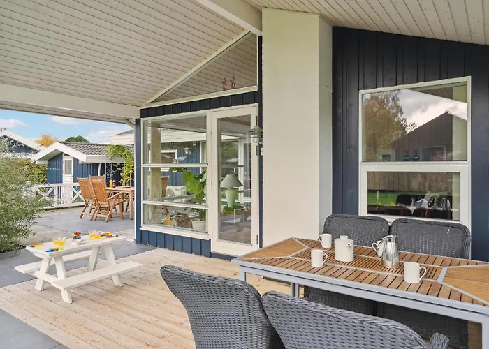 3 Bedroom Amazing In Stubbekøbing