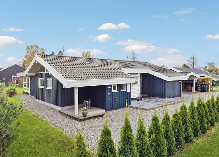 3 Bedroom Amazing In Semesterbostad *