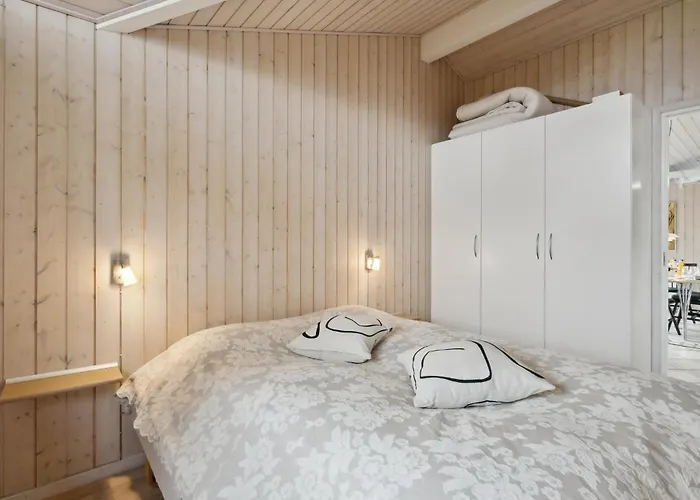 3 Bedroom Amazing In Stubbekøbing