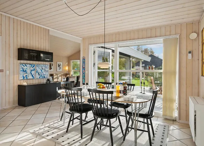 3 Bedroom Amazing In Сasa de vacaciones Stubbekøbing